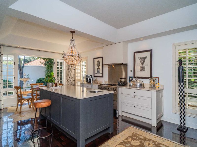 Exclusive Opulent Residence in Prestigious Broadway Precinct!! - Photo 5