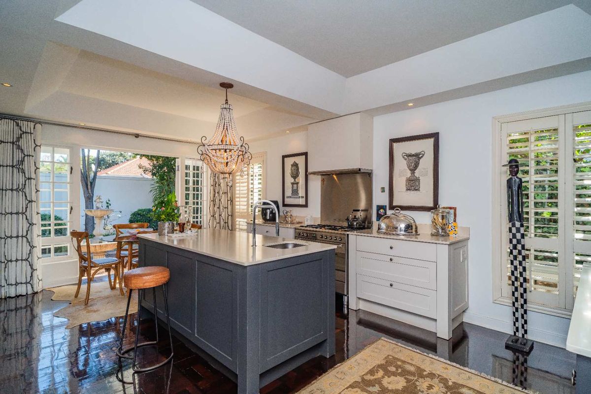 Exclusive Opulent Residence in Prestigious Broadway Precinct!! - Photo 5