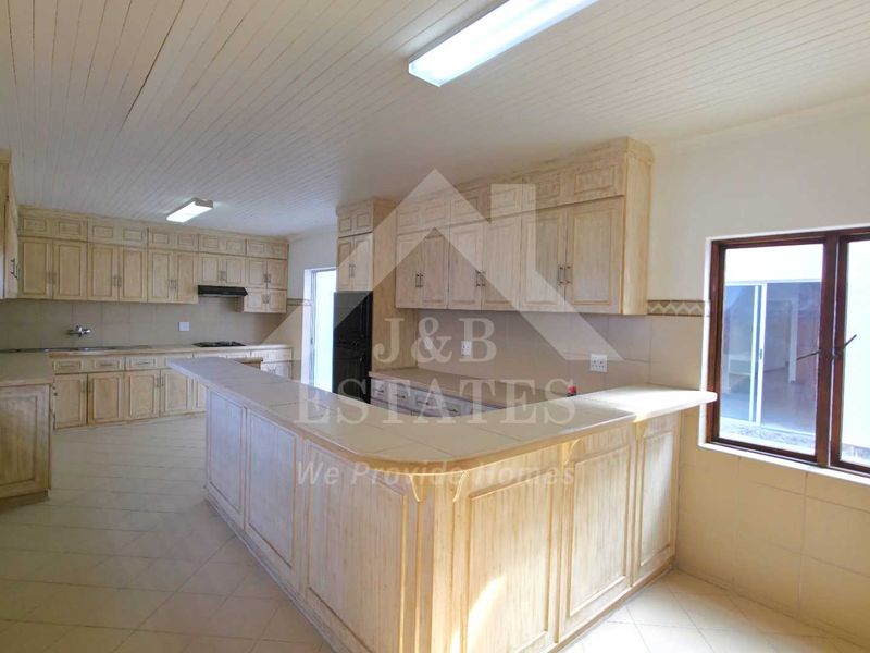 Elegant Beachfront House - Photo 3