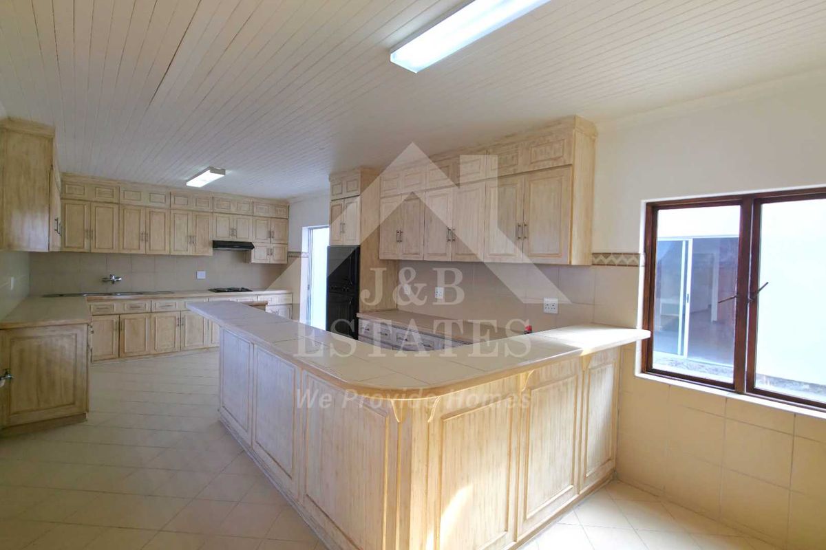Elegant Beachfront House - Photo 3
