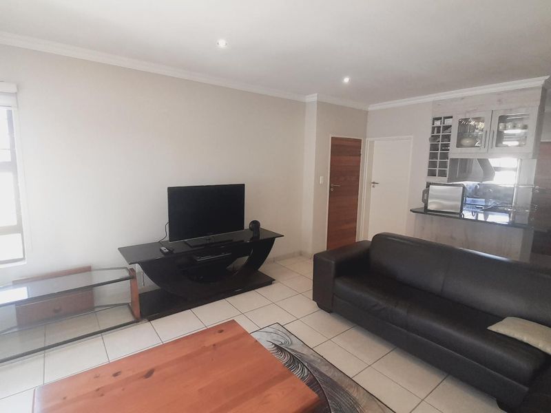 "Prime Riverfront Living: Unobstructed Views & Modern Luxury" - Photo 6