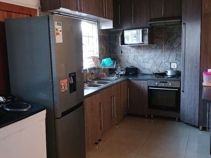 Move- in ready - Photo 10