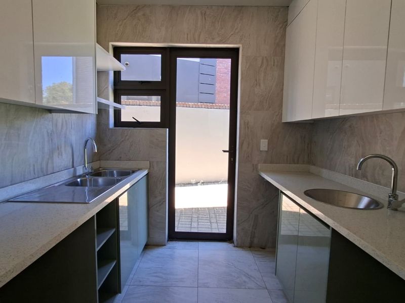Sophisticated Bedfordview Living with Style, Space & Security - Photo 6