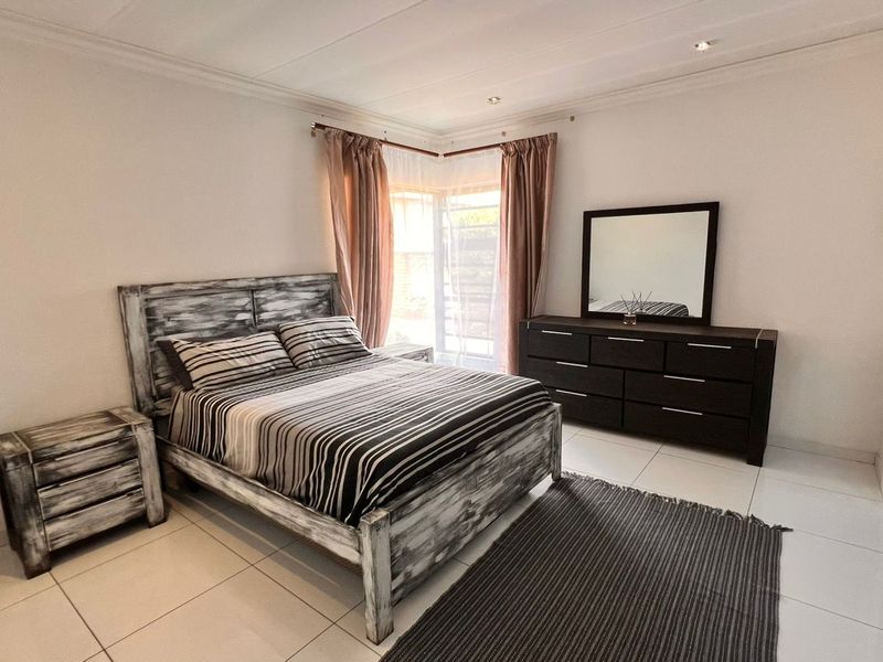 Luxury meets Tranquility in Benoni(Actonville),Morden 3 Bedroom Sanctuary with office space,scullery and heated floors - Photo 7