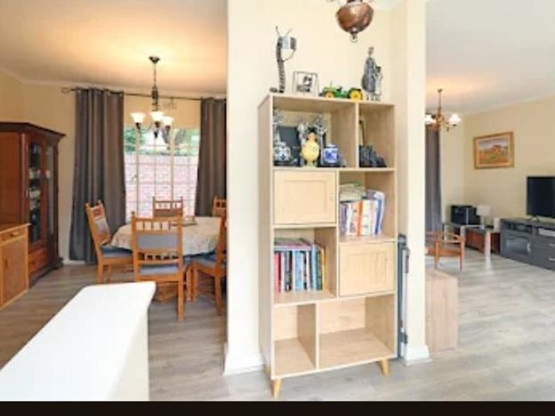 2 Bedroom Duplex Townhouse in beautiful complex - Photo 5