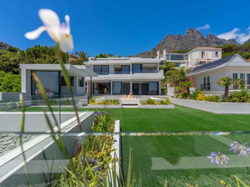 Brand-New 5-Bedroom Luxury Home in Camps Bay - Photo 6