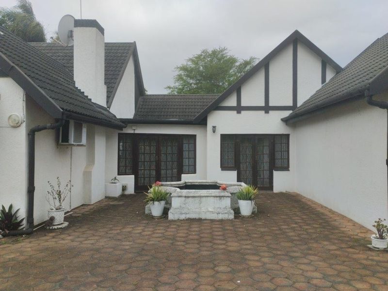 5 bedroom versatile home within walking distance of a Westville School. - Photo 2