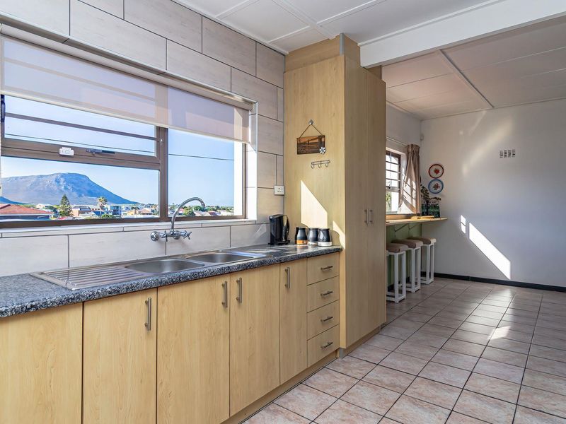Affordable coastal living with sea and mountain views - Photo 10