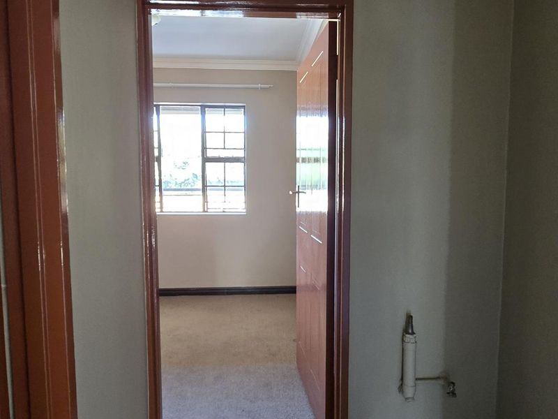 2 Bedroom Apartment for Sale in Magalieskruin, Pretoria - Photo 7