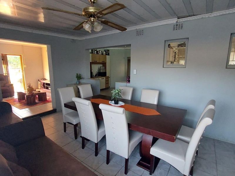 Family Home in Montclair! - Photo 3