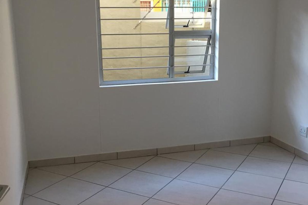 Apartment For Sale In Otjomuise 2, Otjiwa Court 081 495 6379 - Photo 4