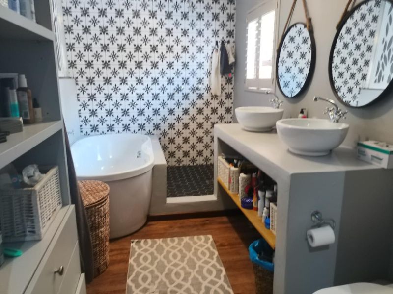 4 bedroom home, simplex, in La Coma Lifestyle Estate, with solar system! - Photo 9