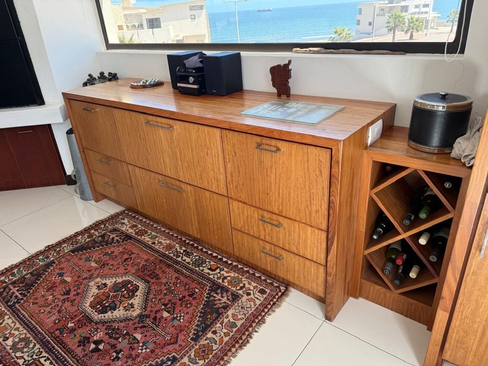 Entertainment bar