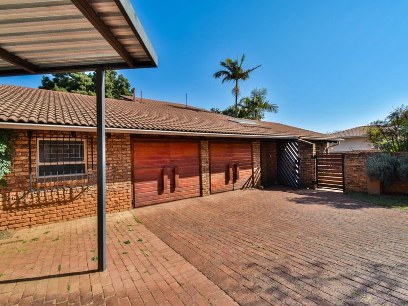 MUCH-LOVED FAMILY HOME IN OLD FAERIE GLEN - Photo 2