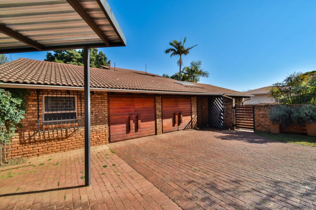 MUCH-LOVED FAMILY HOME IN OLD FAERIE GLEN - Photo 2