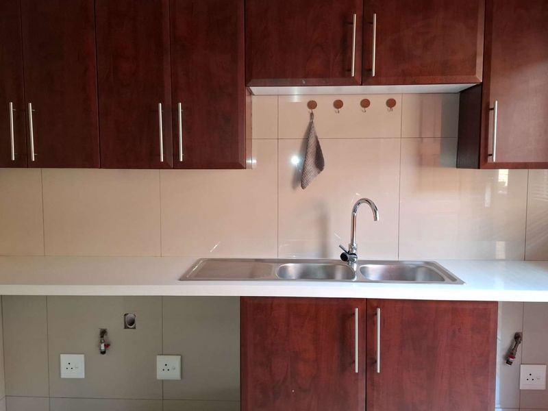 Beautiful Spacious Cluster Home - Photo 7