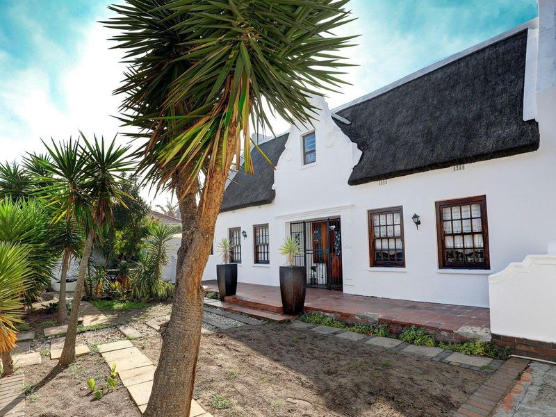 Beautiful and Unique home! - Photo 2