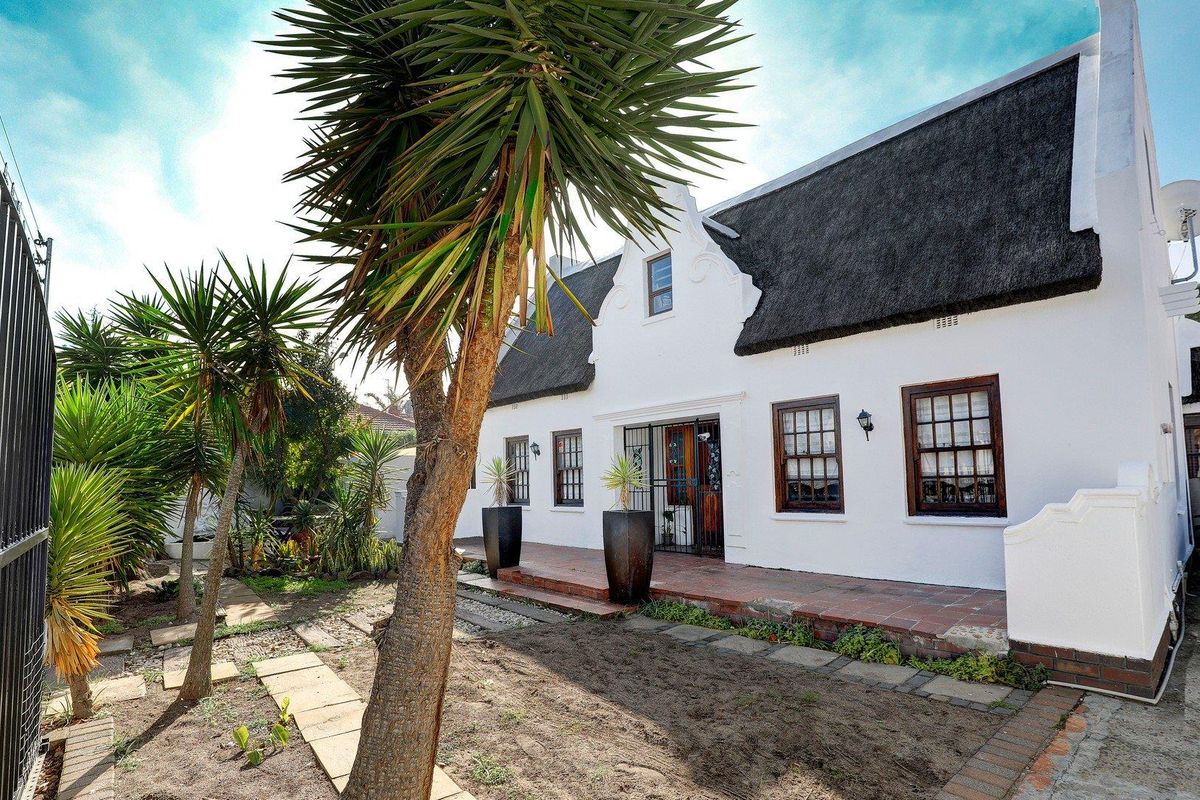 Beautiful and Unique home! - Photo 2