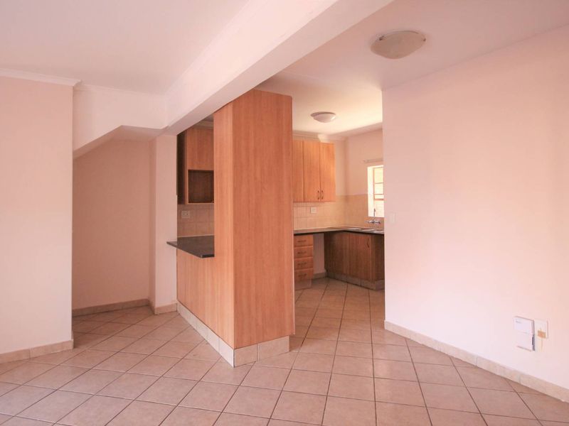 2 Bedroom / 2.5 Bathroom / 1 Garage – Load-Shedding Free Area! - Photo 6