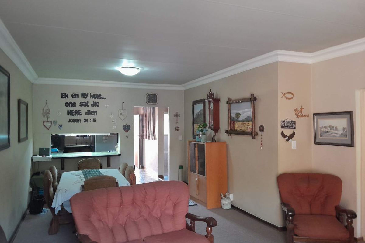 Safe and secure 3 Bedroom Apartment for sale South Crest - Photo 2