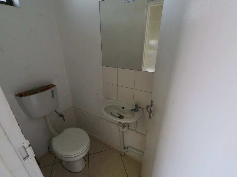 102m2 | TILED STORAGE/OFFICE | AVAILABLE TO LET - Photo 8