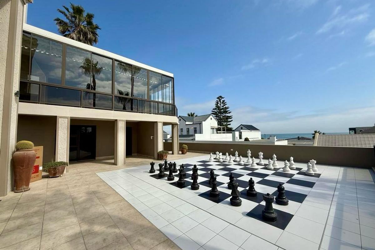 FOR SALE- 5 BEDROOM HOUSE WITH SEA VIEW HOUSE IN CENTRAL SWAKOPMUND, NAMIBIA - Photo 5