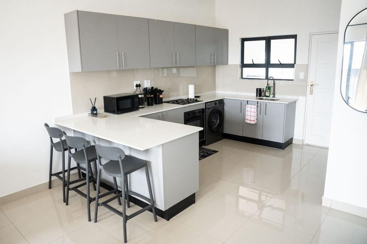 Modern 2-Bedroom Apartment for Ren - Photo 2