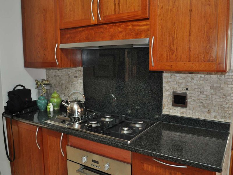 UPMARKET HOME FOR SALE IN SECURITY COMPLEX IN FAERIE GLEN - Photo 10