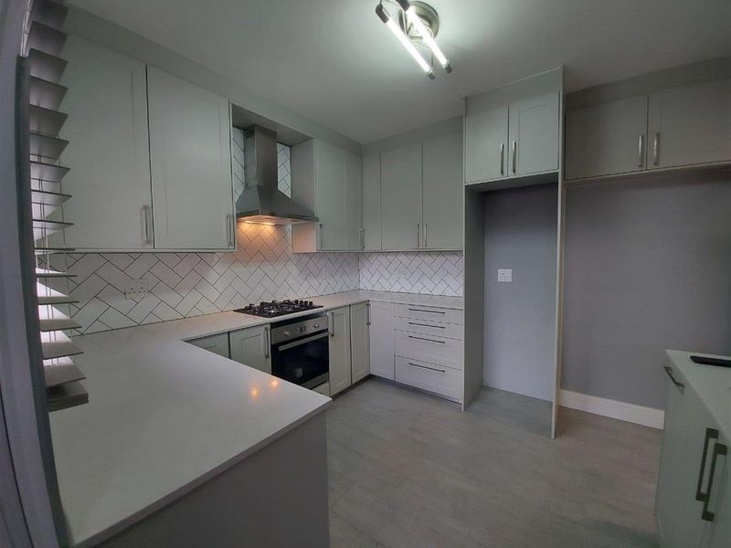 Unfurnished 2-Bedroom Apartment To Rent in Claremont - Photo 7