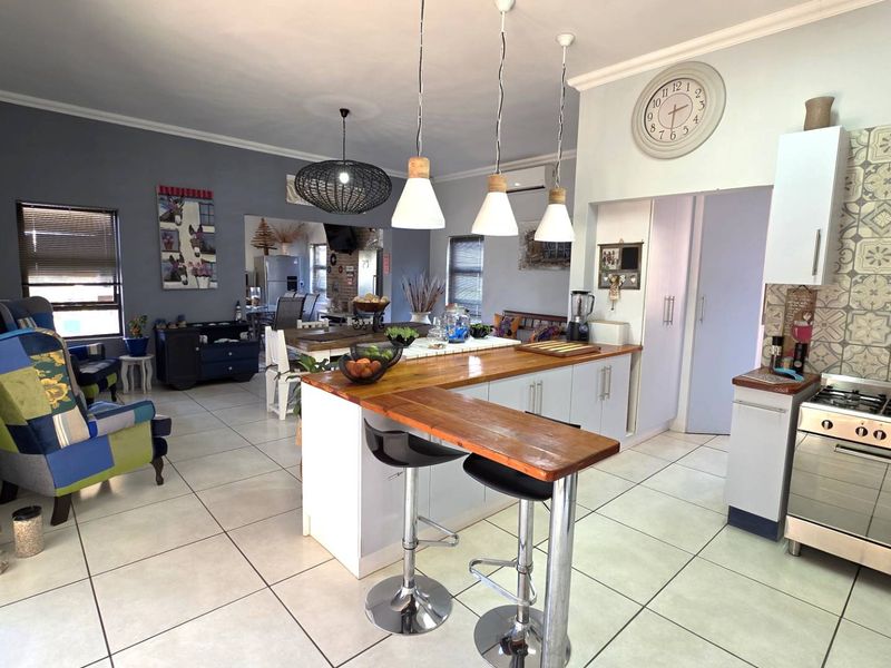 4 Bedroom Entertainers House in Seasons Estate - Photo 6