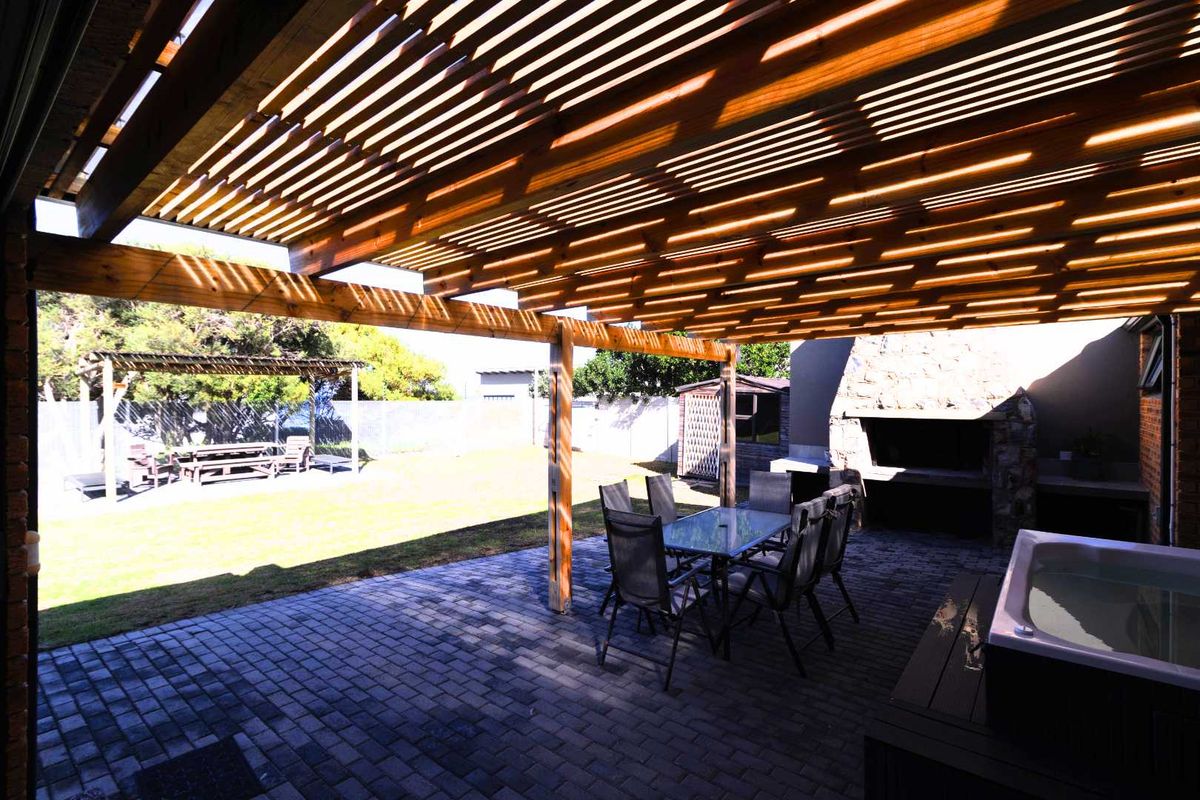 This Is What Coastal Living Was Always Meant to Feel Like! - Photo 5