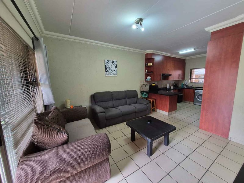 Charming 2-Bedroom  Apartment for Sale in Secure Ravenswood Mews 1, Boksburg - Photo 10