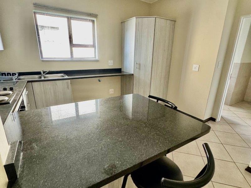 2 Bedroom, 2 Bathroom Ground Floor Apartment – Pet Friendly - Photo 9