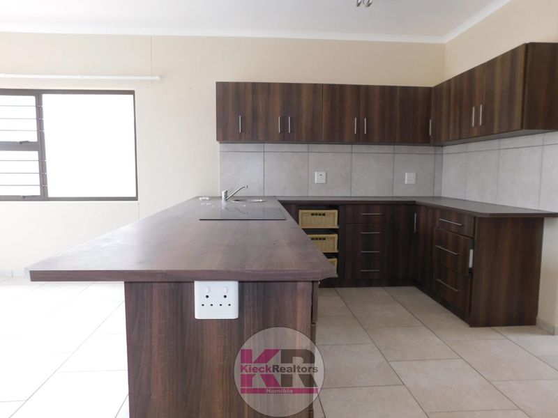 Well maintained family home - Photo 6