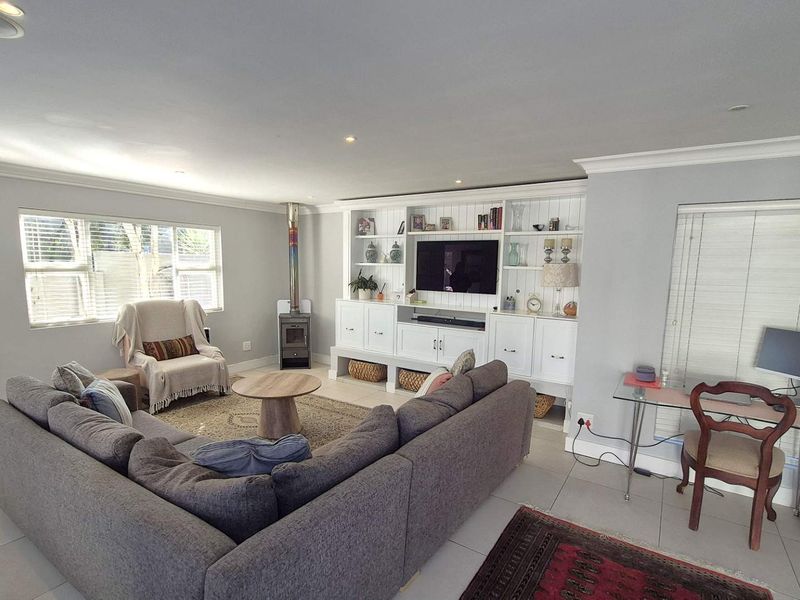 Waterford Estate Living at Its Finest - Investment Opportunity 27k Lease in Place until March 2027** - Photo 4