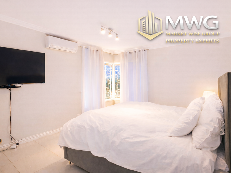 🔥 Eros Hillside Gem With Breathtaking City Views! 🔥 - Photo 8