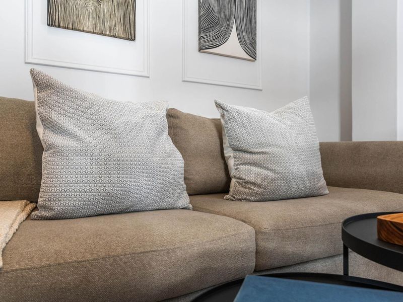 Exclusive Sole Mandate | Stylish City Living in Venice House - Photo 4