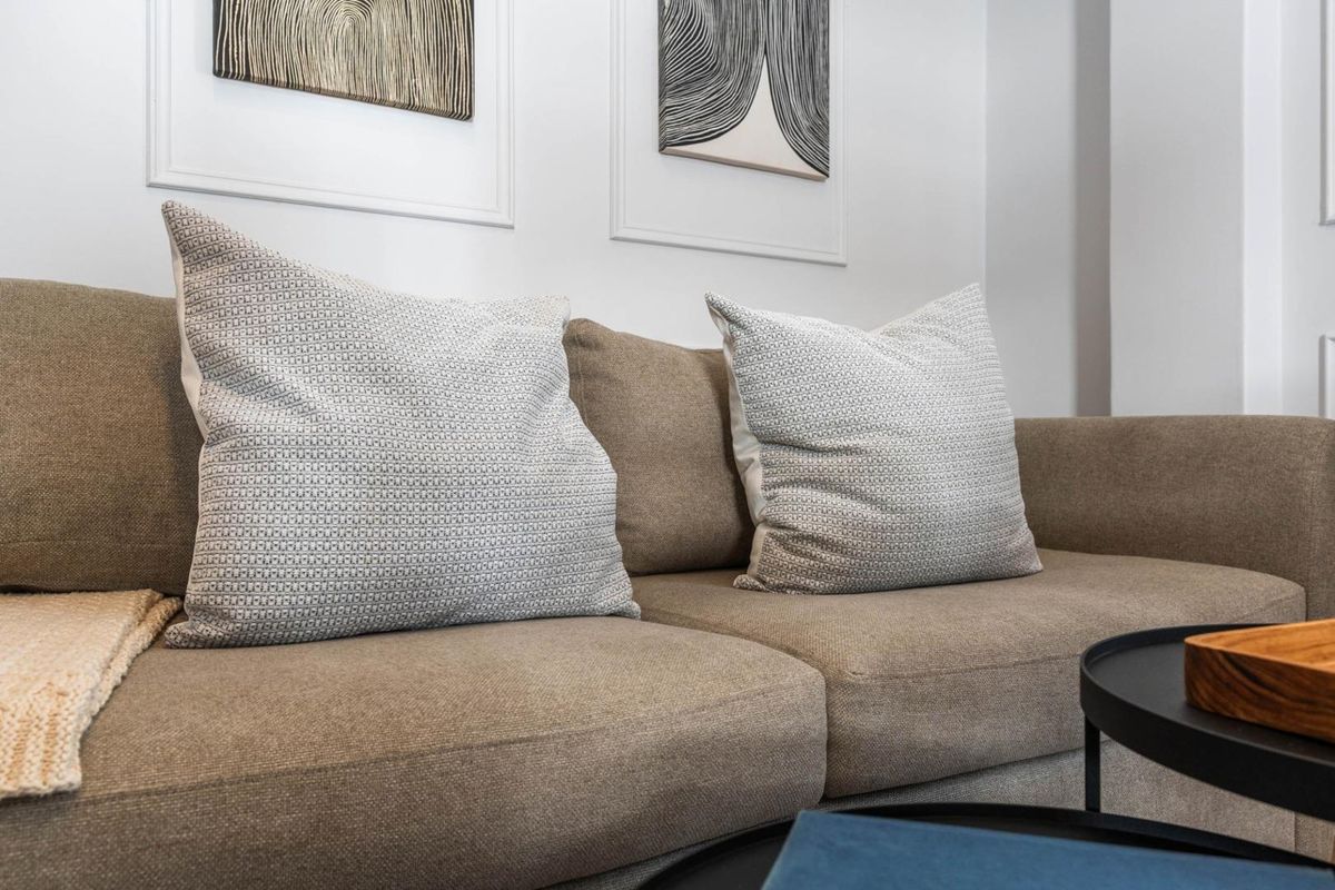 Exclusive Sole Mandate | Stylish City Living in Venice House - Photo 4