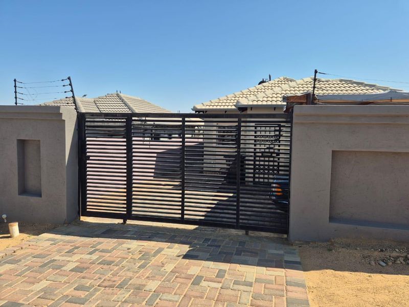 Riverside View - Family Home R 1 085 000! - Photo 2