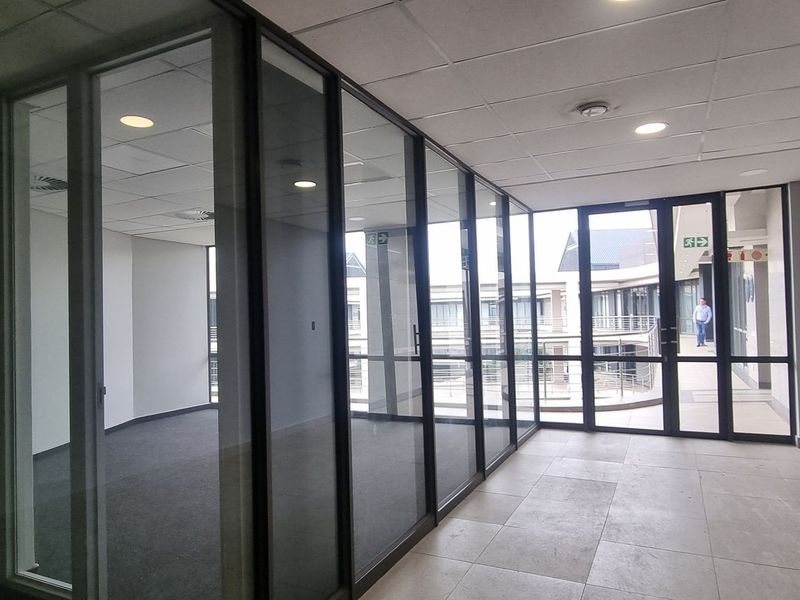986m2 Office Space To Let in Southdowns Ridge, Centurion - Photo 5