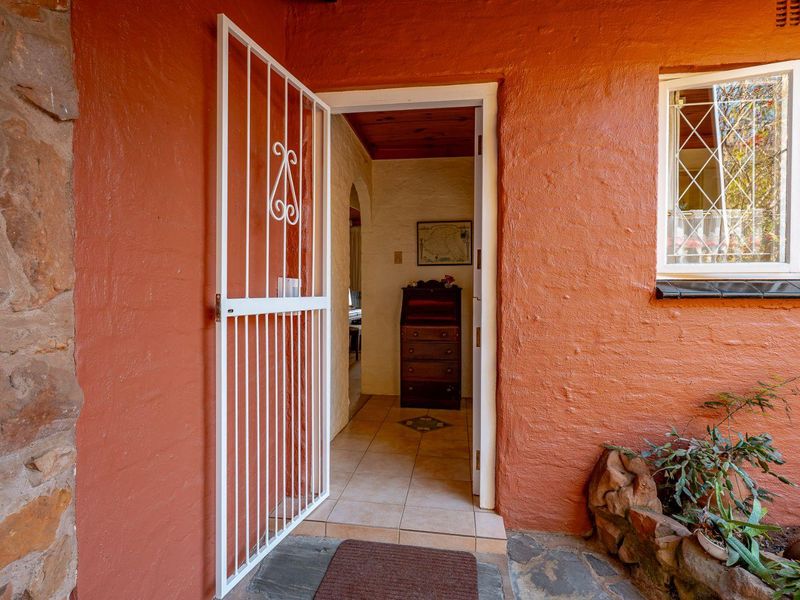 Character Home, Cottage & Endless Possibilities with Unrivalled Views - Photo 8