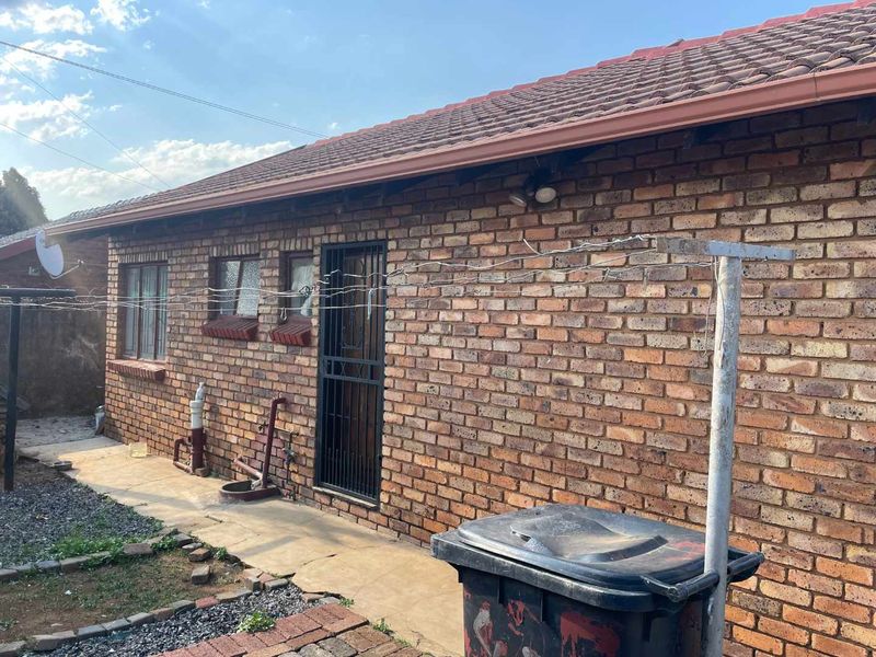 3 Bedroom house for sale in Nellmapius Ext1 - Photo 6