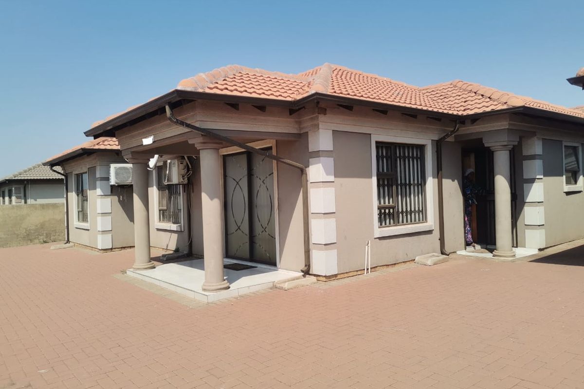 4 Bedroom House For Sale in Vanderbijlpark CE4 - Photo 3
