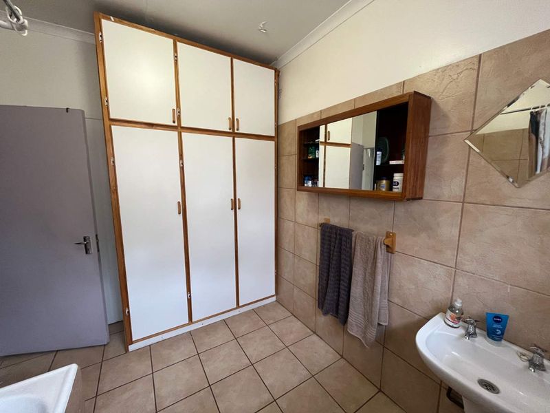 Spacious Family Home with Separate Flatlet – Ideal for Extended Living - Photo 9