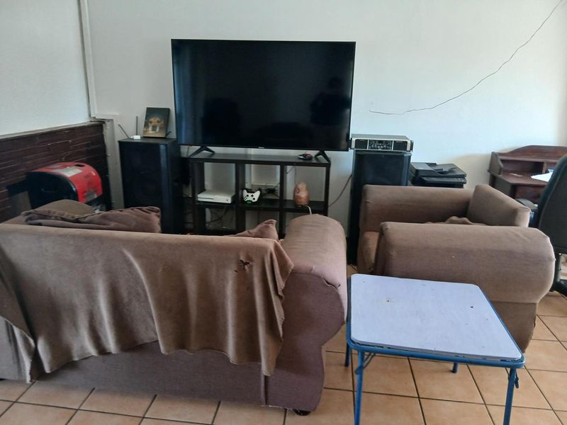 Large family home with 2 granny flats - Photo 5