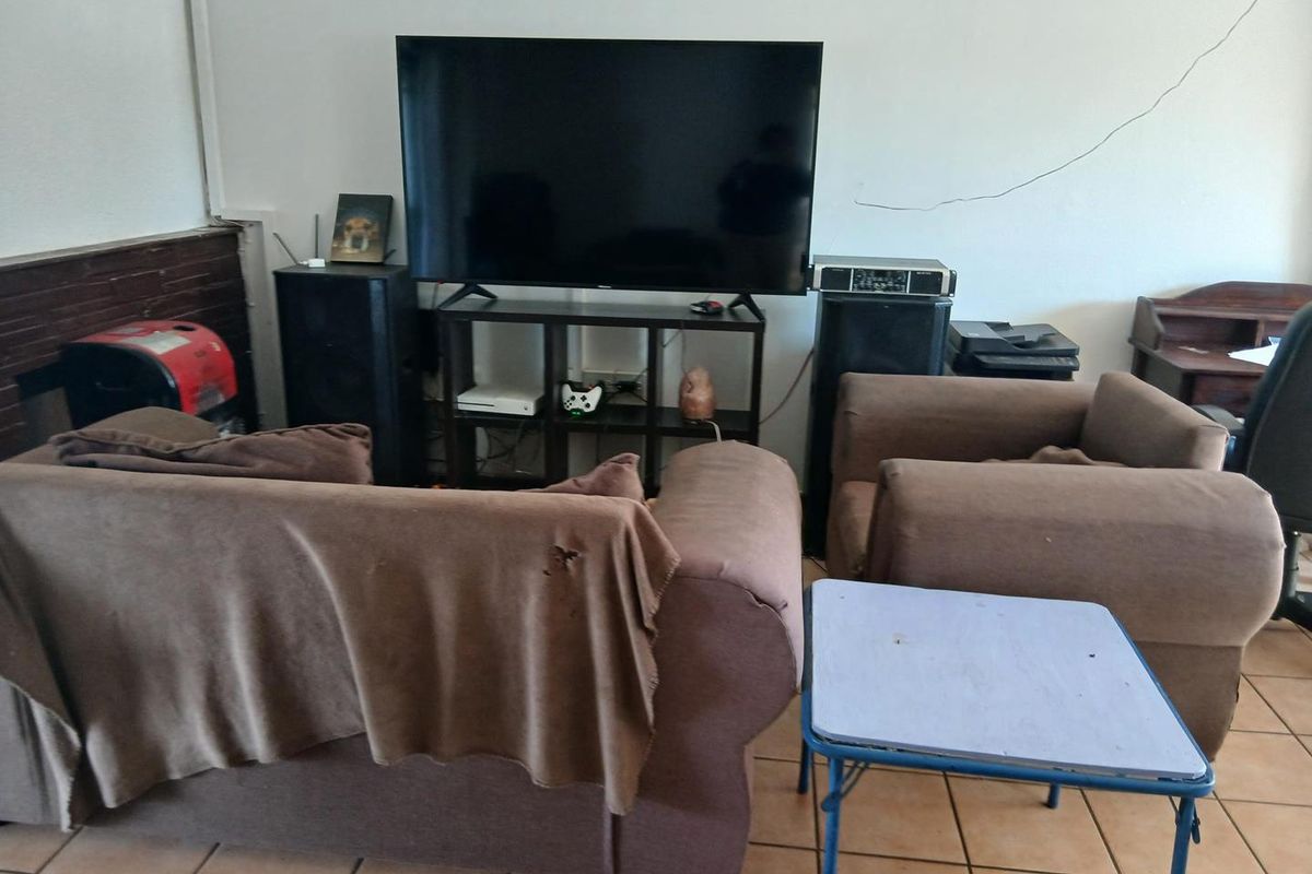 Large family home with 2 granny flats - Photo 5