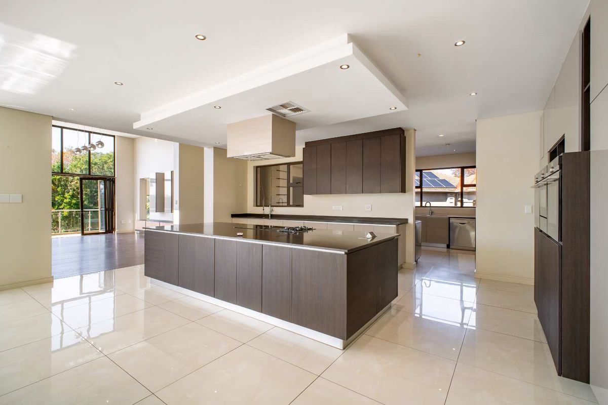 Magnificent 5 Bedroom Mansion in the heart of Bryanston!!! - Photo 4