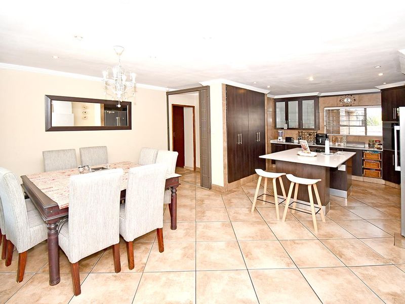 Beautiful Family Home in Secure Complex - Photo 8