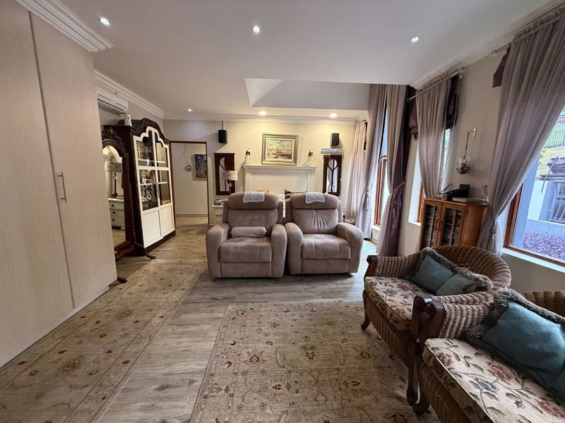 Massive 692m2 Property | 8 Bedrooms | Flatlet | Ideal Guesthouse or Multi-Family Investment - Photo 3