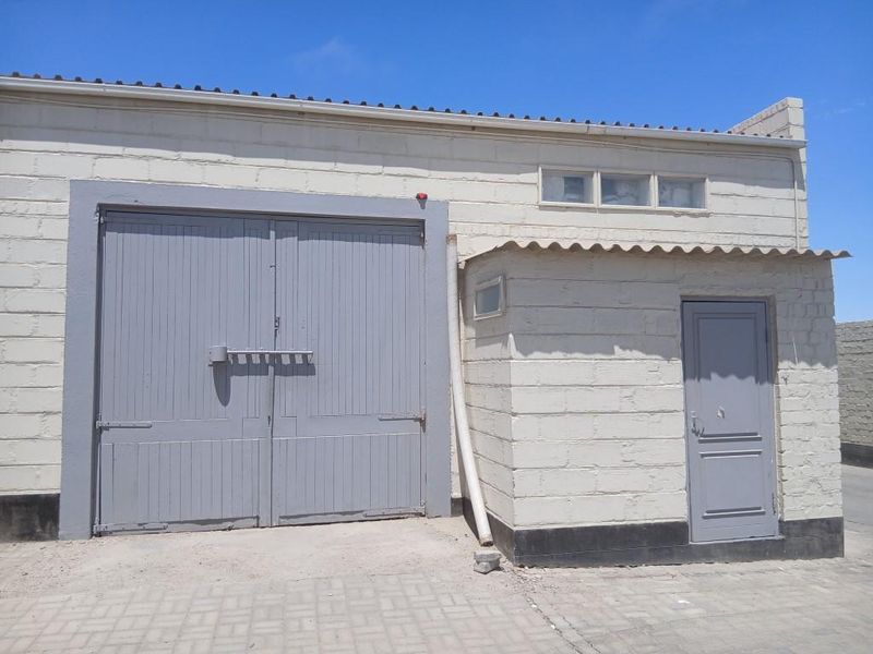 "Skaars soos Hoendertande" - Warehouse Swakop Industrial Area - Photo 2